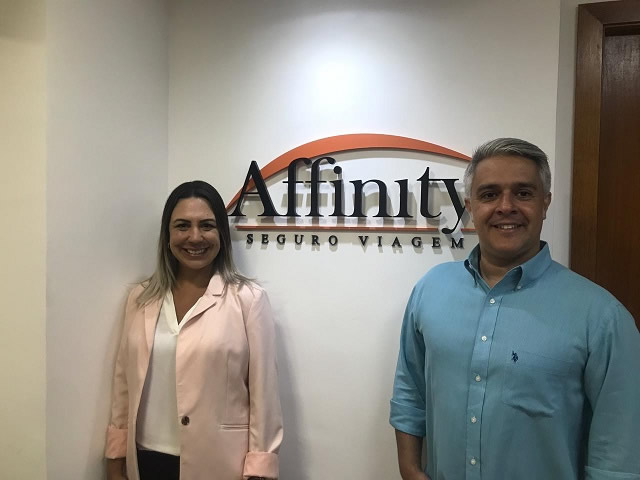 Affinity - Seguro Viagem - Andrea Rangel, nova contratada do Rio de Janeiro ao lado de Erick Lorga